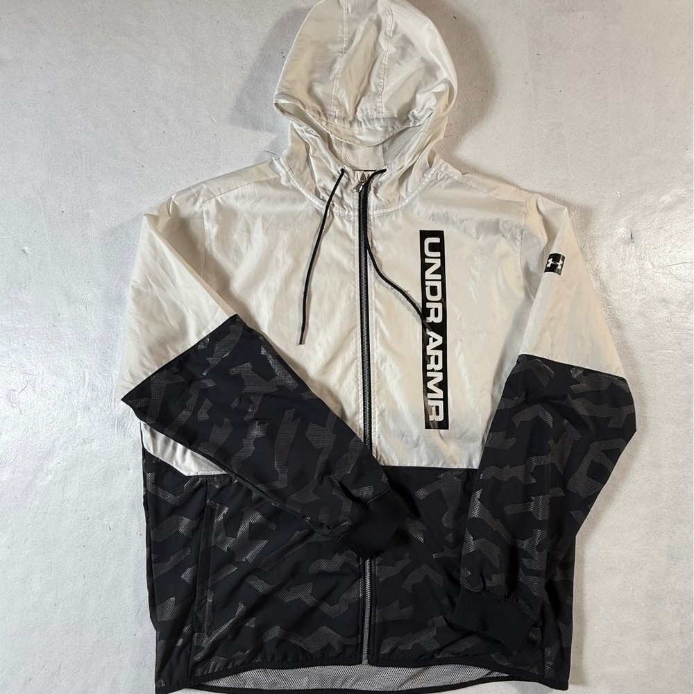 Under‎ Armour Windbreaker Jacket Mens XL Loose Fit Hooded White Black Camo Print